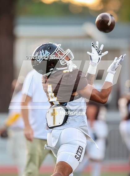 Thumbnail 2 in Paraclete @ Crespi photogallery.