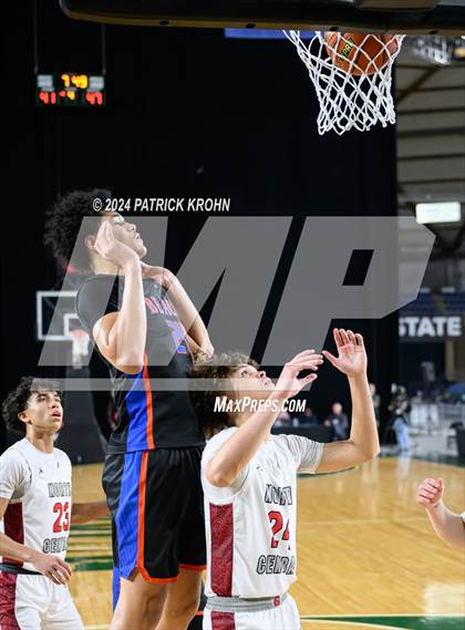 Thumbnail 3 in North Central vs. Rainier Beach (WIAA 3A Quarterfinals) photogallery.