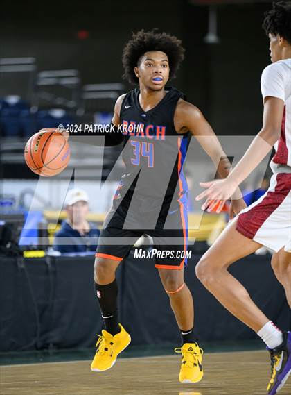 Thumbnail 3 in North Central vs. Rainier Beach (WIAA 3A Quarterfinals) photogallery.