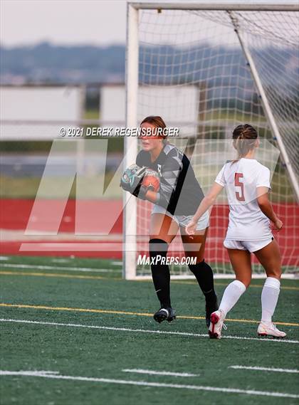 Thumbnail 3 in Denver East vs Broomfield (CHSAA 5A Playoffs Rd 1) photogallery.