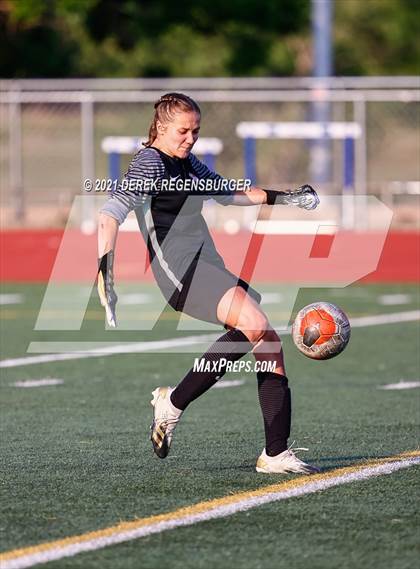 Thumbnail 3 in Denver East vs Broomfield (CHSAA 5A Playoffs Rd 1) photogallery.