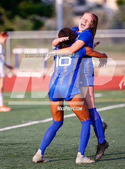 Thumbnail 3 in Denver East vs Broomfield (CHSAA 5A Playoffs Rd 1) photogallery.