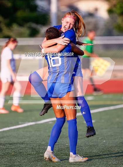 Thumbnail 1 in Denver East vs Broomfield (CHSAA 5A Playoffs Rd 1) photogallery.