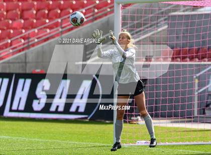 Thumbnail 3 in Skyridge vs. Riverton (UHSAA 6A Final) photogallery.