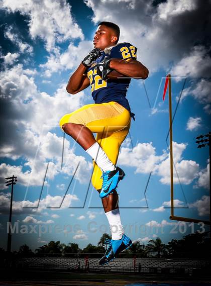 Thumbnail 2 in St. Thomas Aquinas (Preseason Top 25 Photo Shoot) photogallery.
