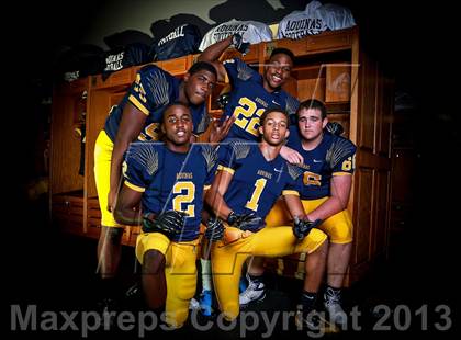 Thumbnail 3 in St. Thomas Aquinas (Preseason Top 25 Photo Shoot) photogallery.