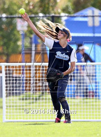 Thumbnail 2 in Valor Christian vs. Frederick (CHSAA 4A Final) photogallery.