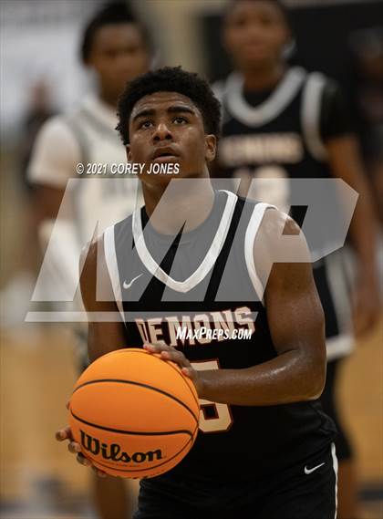 Thumbnail 3 in Warner Robins vs Houston County photogallery.