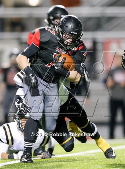 Thumbnail 2 in Pittsburg vs. Argyle (UIL 4A Area Playoff) photogallery.