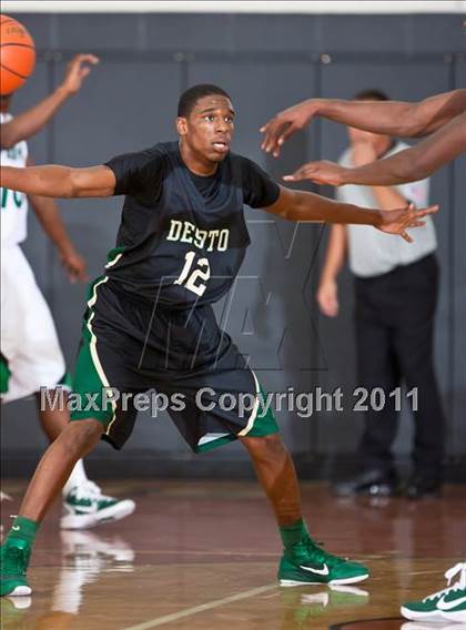 Thumbnail 3 in Spring vs. DeSoto (McDonald's Texas Invitational) photogallery.