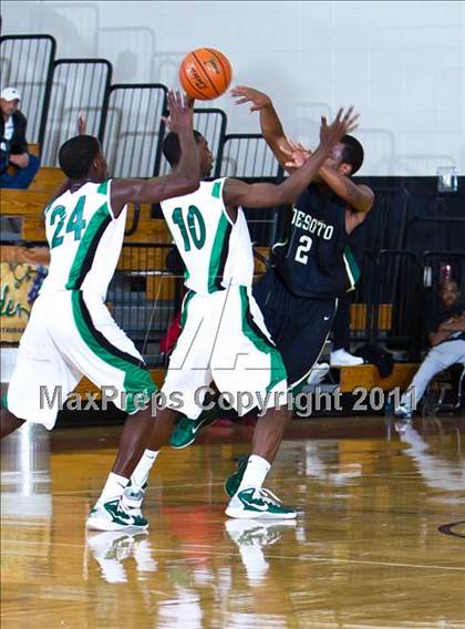 Thumbnail 2 in Spring vs. DeSoto (McDonald's Texas Invitational) photogallery.