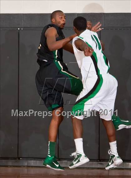 Thumbnail 2 in Spring vs. DeSoto (McDonald's Texas Invitational) photogallery.