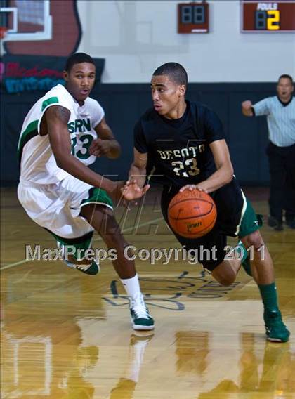 Thumbnail 3 in Spring vs. DeSoto (McDonald's Texas Invitational) photogallery.