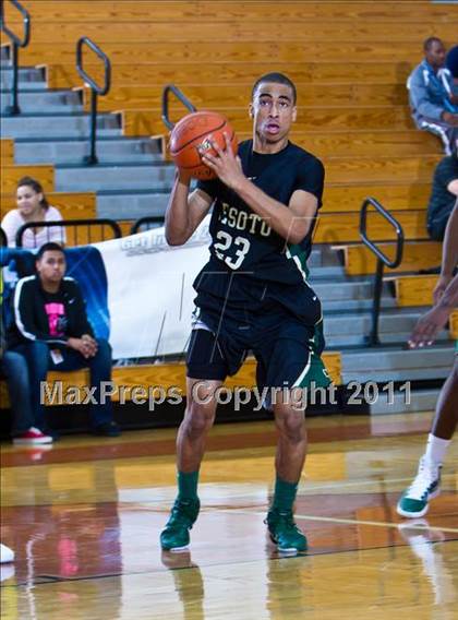 Thumbnail 2 in Spring vs. DeSoto (McDonald's Texas Invitational) photogallery.
