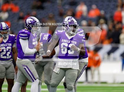Thumbnail 3 in Angleton vs. La Porte (UIL 5A Division I Football Quarterfinal) photogallery.