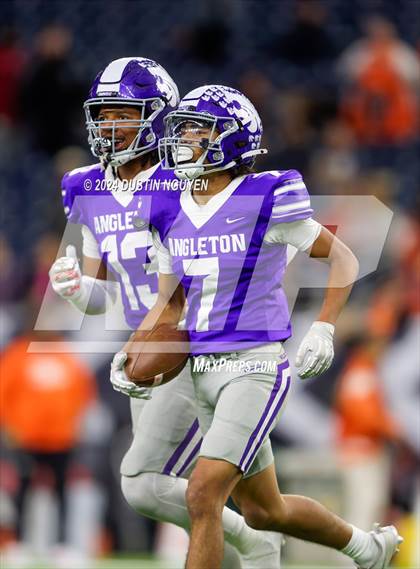 Thumbnail 2 in Angleton vs. La Porte (UIL 5A Division I Football Quarterfinal) photogallery.