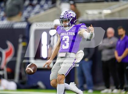 Thumbnail 2 in Angleton vs. La Porte (UIL 5A Division I Football Quarterfinal) photogallery.