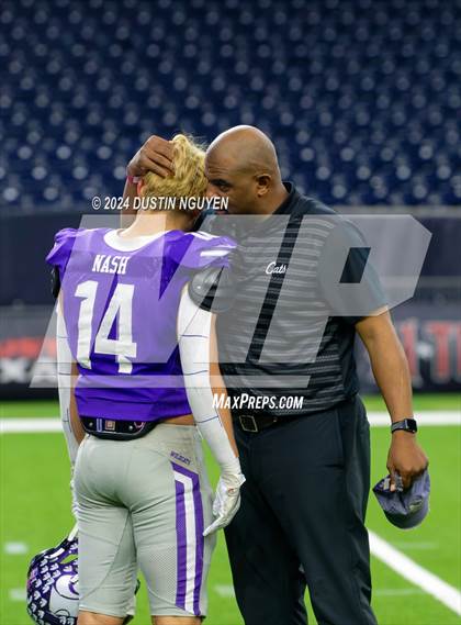 Thumbnail 3 in Angleton vs. La Porte (UIL 5A Division I Football Quarterfinal) photogallery.