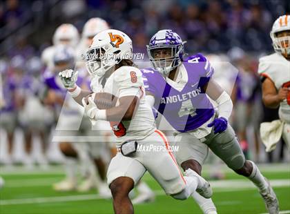 Thumbnail 2 in Angleton vs. La Porte (UIL 5A Division I Football Quarterfinal) photogallery.