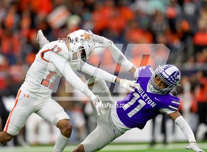 Thumbnail 2 in Angleton vs. La Porte (UIL 5A Division I Football Quarterfinal) photogallery.