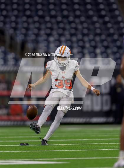 Thumbnail 3 in Angleton vs. La Porte (UIL 5A Division I Football Quarterfinal) photogallery.