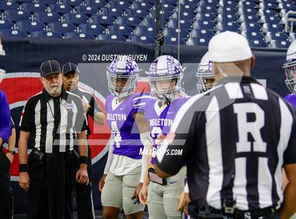 Thumbnail 2 in Angleton vs. La Porte (UIL 5A Division I Football Quarterfinal) photogallery.