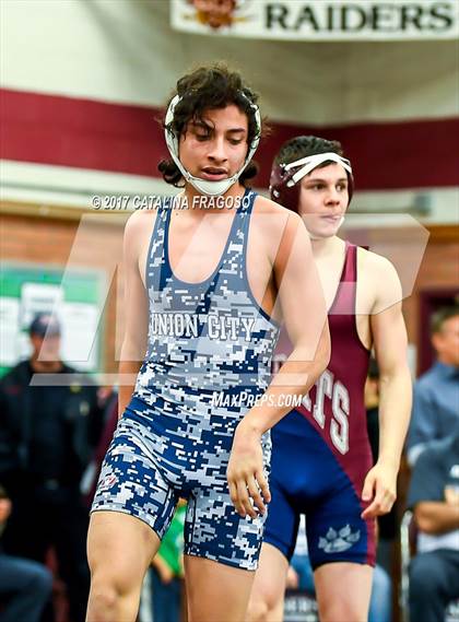 Thumbnail 3 in NJSIAA District 10 Wrestling Tournament photogallery.