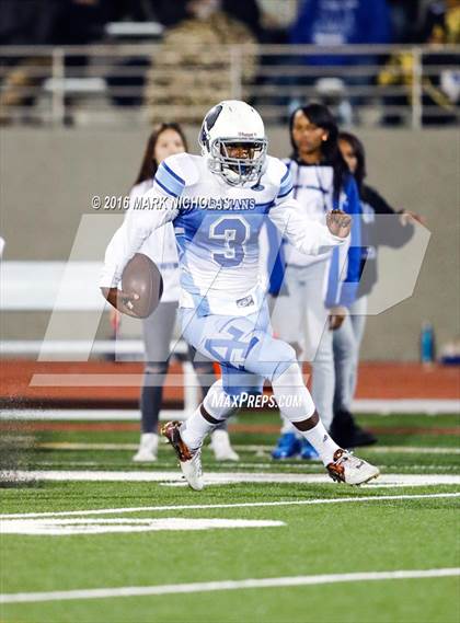 Thumbnail 3 in Los Angeles vs. Hawkins (CIF LACS Division II Playoff) photogallery.