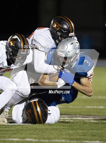 Thumbnail 3 in Richland County vs Freeburg (IHSA,4A,1st round) photogallery.