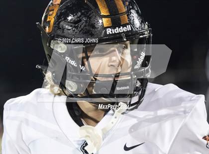 Thumbnail 3 in Richland County vs Freeburg (IHSA,4A,1st round) photogallery.