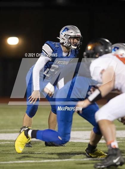 Thumbnail 3 in Richland County vs Freeburg (IHSA,4A,1st round) photogallery.