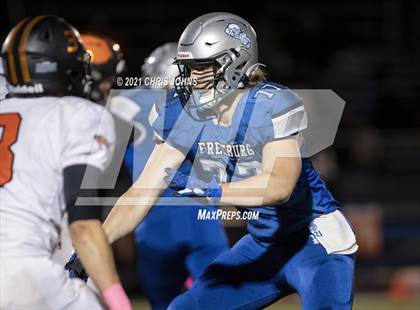 Thumbnail 3 in Richland County vs Freeburg (IHSA,4A,1st round) photogallery.
