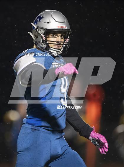 Thumbnail 3 in Richland County vs Freeburg (IHSA,4A,1st round) photogallery.
