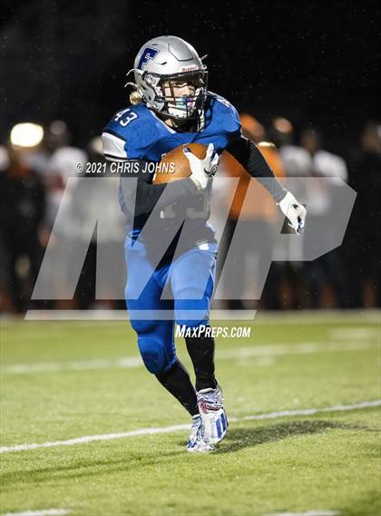 Thumbnail 2 in Richland County vs Freeburg (IHSA,4A,1st round) photogallery.