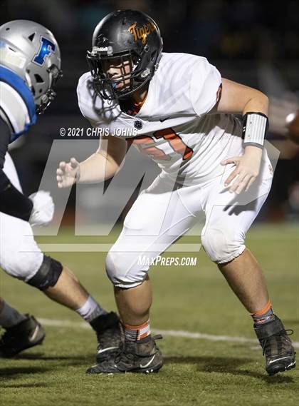Thumbnail 1 in Richland County vs Freeburg (IHSA,4A,1st round) photogallery.