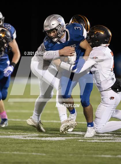 Thumbnail 2 in Richland County vs Freeburg (IHSA,4A,1st round) photogallery.