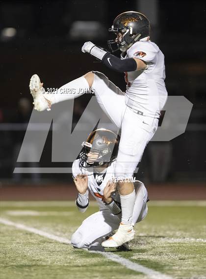 Thumbnail 3 in Richland County vs Freeburg (IHSA,4A,1st round) photogallery.