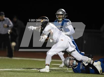 Thumbnail 3 in Richland County vs Freeburg (IHSA,4A,1st round) photogallery.