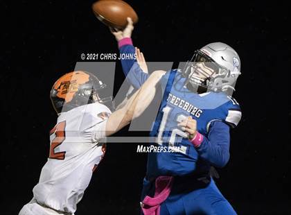 Thumbnail 2 in Richland County vs Freeburg (IHSA,4A,1st round) photogallery.