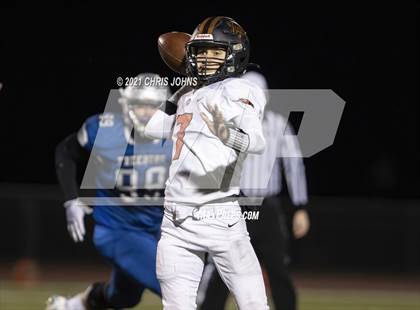 Thumbnail 2 in Richland County vs Freeburg (IHSA,4A,1st round) photogallery.