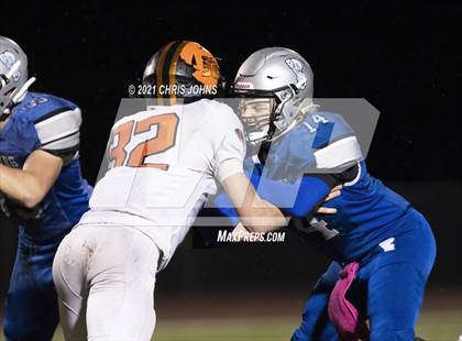 Thumbnail 1 in Richland County vs Freeburg (IHSA,4A,1st round) photogallery.