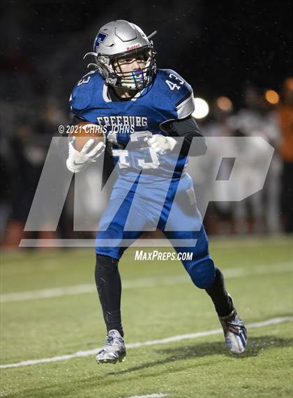 Thumbnail 3 in Richland County vs Freeburg (IHSA,4A,1st round) photogallery.