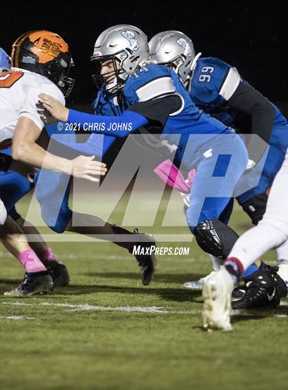 Thumbnail 2 in Richland County vs Freeburg (IHSA,4A,1st round) photogallery.