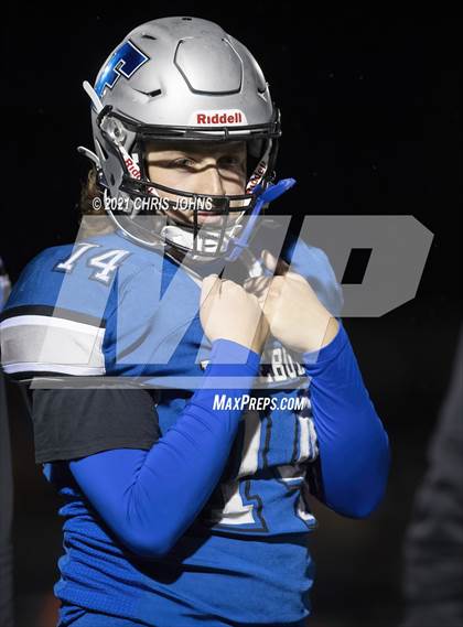 Thumbnail 2 in Richland County vs Freeburg (IHSA,4A,1st round) photogallery.