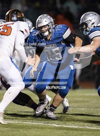 Thumbnail 3 in Richland County vs Freeburg (IHSA,4A,1st round) photogallery.