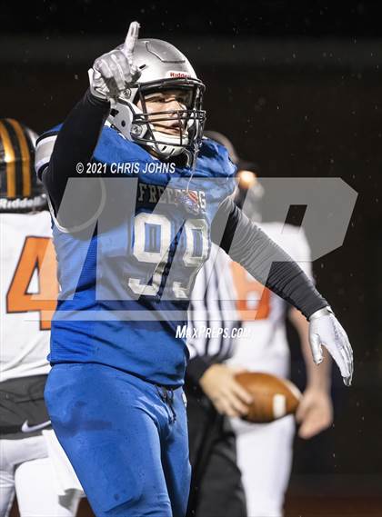 Thumbnail 3 in Richland County vs Freeburg (IHSA,4A,1st round) photogallery.
