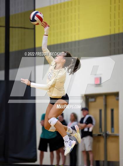 Thumbnail 1 in Whitewright vs. Farmersville  (Denison Invitational Showcase) photogallery.