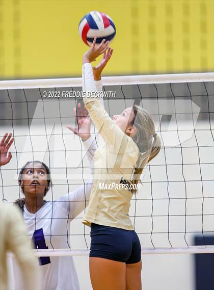 Thumbnail 1 in Whitewright vs. Farmersville  (Denison Invitational Showcase) photogallery.