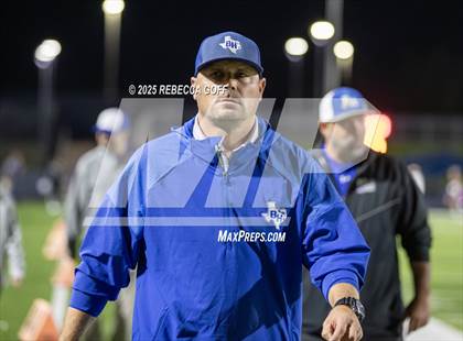 Thumbnail 2 in Weiss vs. Barbers Hill (UIL Football 5A D1 Regional Semifinal) photogallery.