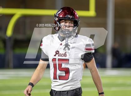Thumbnail 1 in Weiss vs. Barbers Hill (UIL Football 5A D1 Regional Semifinal) photogallery.